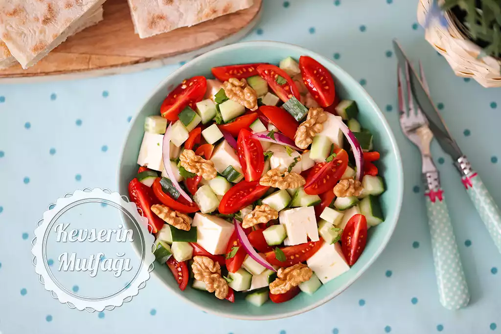 Cevizli Beyaz Peynirli Yeşil Salata